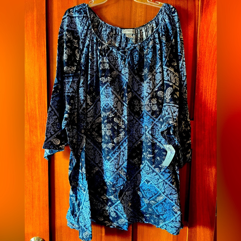 3/4 sleeve lightweight with crisscross front